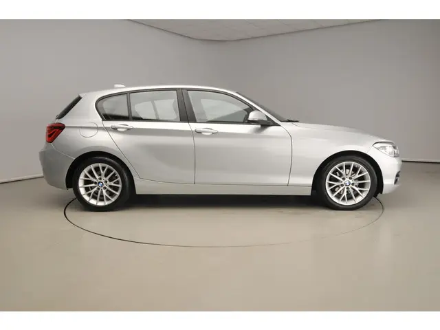 BMW 1 Serie 5-deurs 118i 2019 Benzine 4