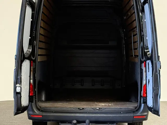 Mercedes-Benz Sprinter 311 1.9 CDI L3H2 RWD 2022 Diesel 3