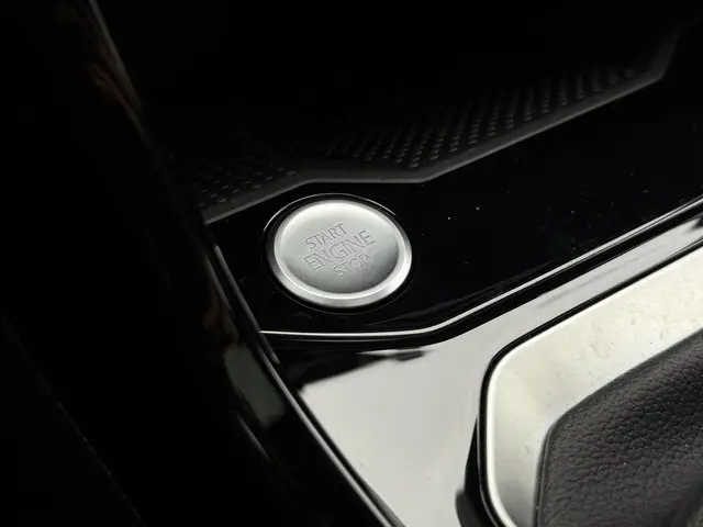 Volkswagen T-Roc 1.5 TSI R-Line Edition 2025 Benzine 31