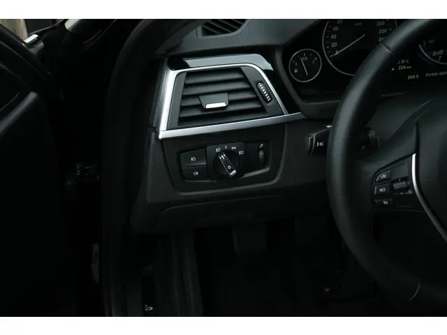 BMW 3 Serie 318i Centennial Executive 2016 Benzine 20