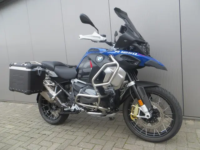 BMW R 1250 GS Adventure Rallye 2024 Benzine 3