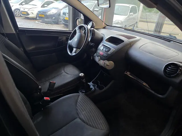 Peugeot 107 1.0 Envy 2013 Benzine 14