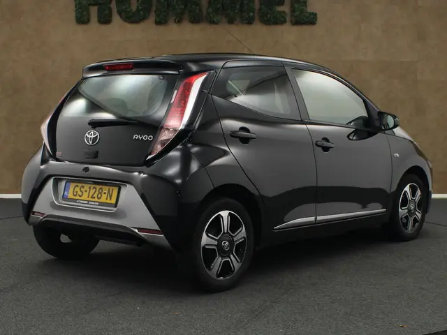 Toyota Aygo 1.0 VVT-i x-clusiv 2015 Benzine 2