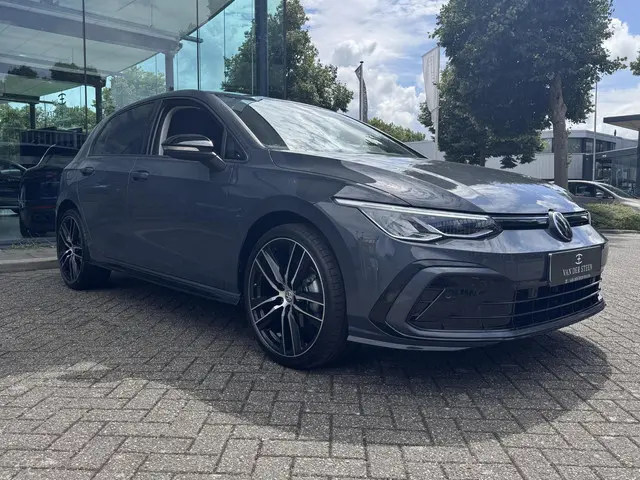 Volkswagen Golf 1.0 eTSI Life 2024 Benzine 18