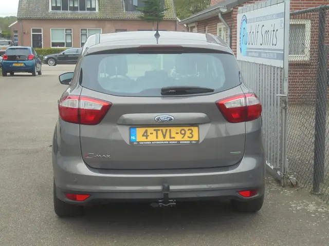 Ford C-MAX 1.0 Edition Plus * apk 6-10-26 * 2014 Benzine 4