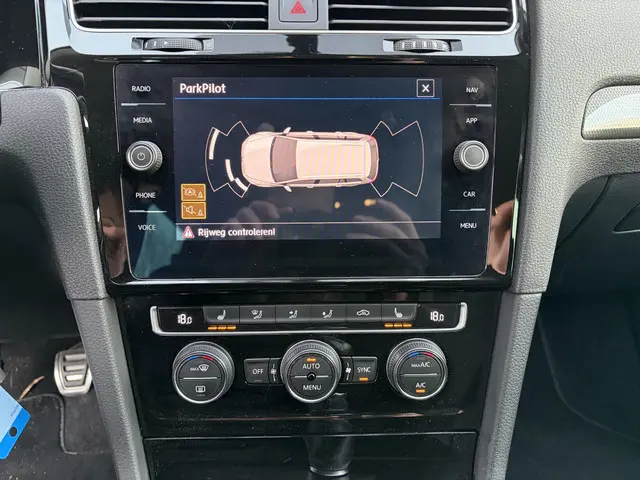 Volkswagen Golf Variant 1.0 TSI Highline 2018 Benzine 16