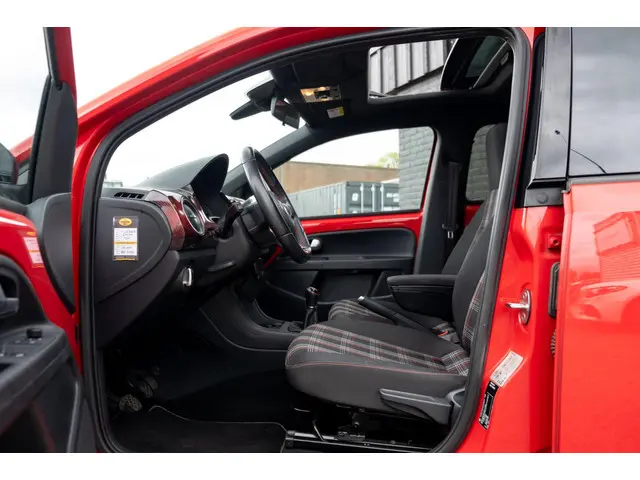 Volkswagen up! 1.0 TSI GTI | Pano | Beats | Camera 2018 Benzine 22
