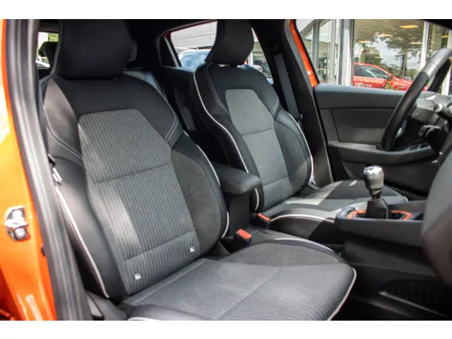 Renault Clio TCe 90 Intens 2021 Benzine 28