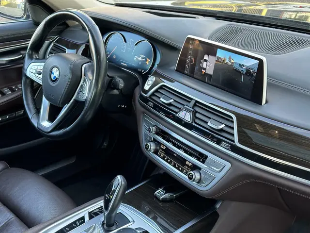 BMW 7 Serie 750i xDrive High Executive 2016 Benzine 49