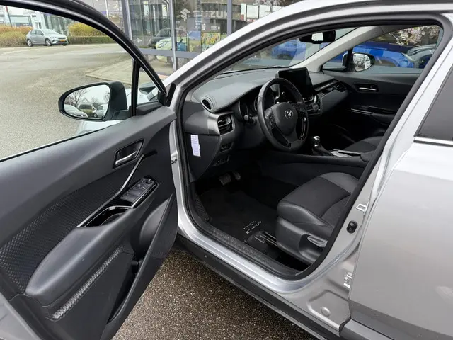 Toyota C-HR 1.8 Hybrid Dynamic 2022 Hybride Benzine 10