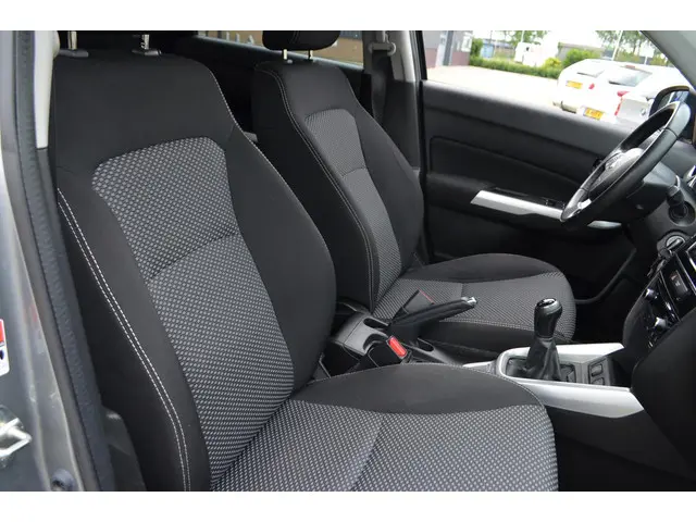 Suzuki Vitara 1.6 Exclusive 2015 Benzine 32