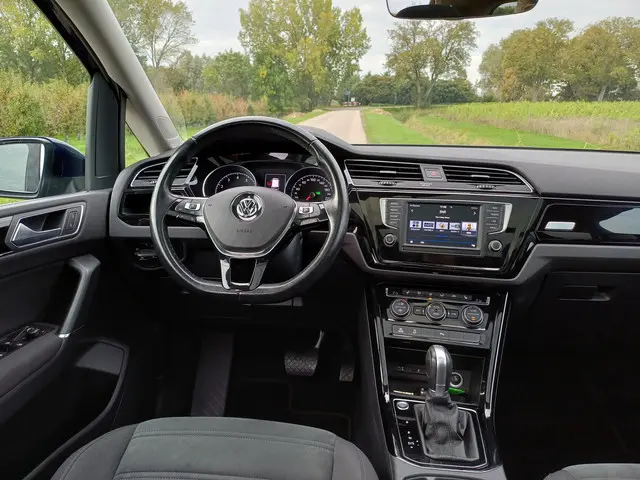 Volkswagen Touran 1.8 TSI Highline 2017 Benzine 37