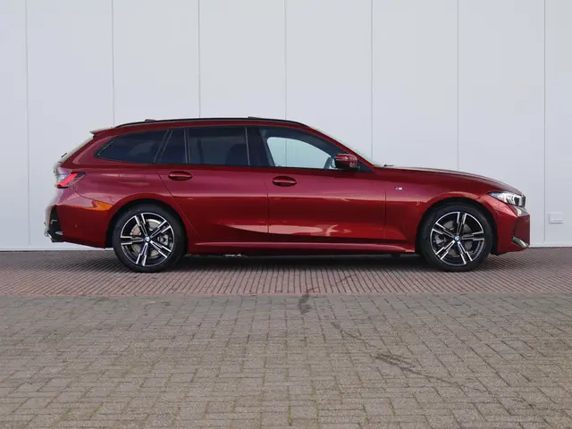 BMW 3 Serie Touring 330e 2025 Hybride Benzine 4