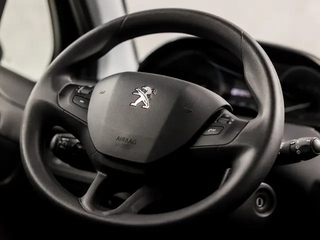 Peugeot 208 1.2 PureTech Sport 2017 Benzine 17