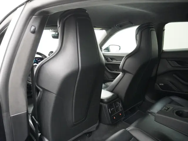 Porsche Taycan Turbo 93 kWh 2020 Elektrisch 21