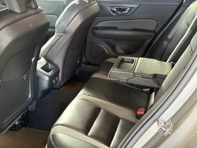 Volvo V60 2.0 T4 R-Design 2019 Benzine 11