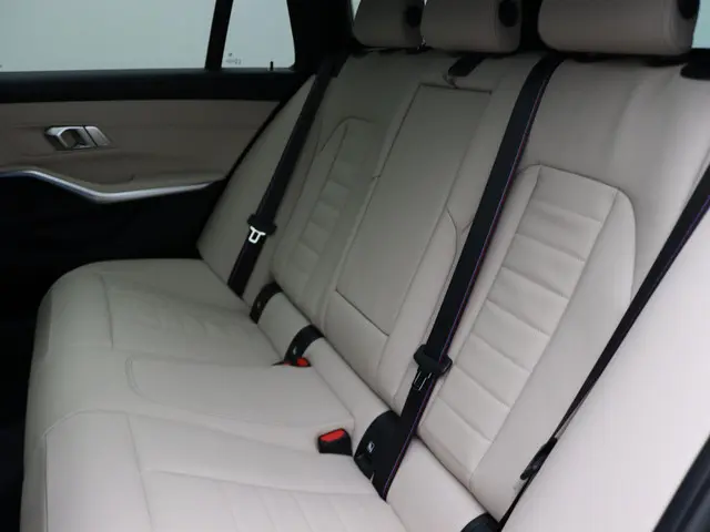 BMW 3 Serie Touring 330e 2025 Hybride Benzine 8