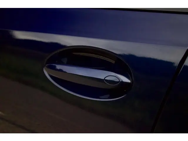 BMW 3 Serie 330i High Executive Edition 2019 Benzine 19