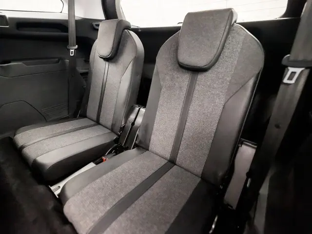 Peugeot 5008 1.2 PureTech Allure 2018 Benzine 16