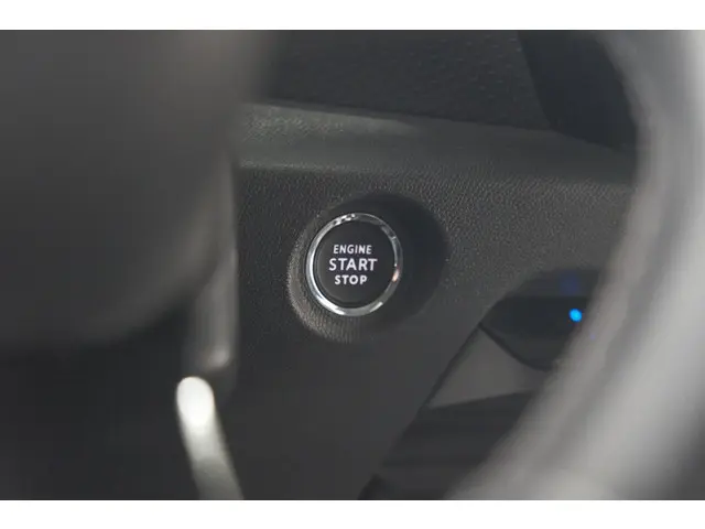 Citroën C4 Puretech 130 EAT8 Shine 2020 Benzine 38