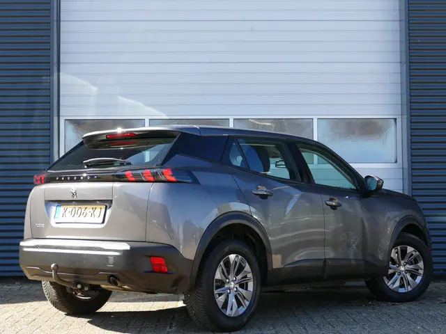 Peugeot 2008 1.2 PureTech Active Pack 2021 Benzine 2