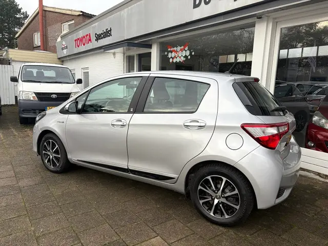 Toyota Yaris 1.5 Hybrid Design 2018 Hybride Benzine 3