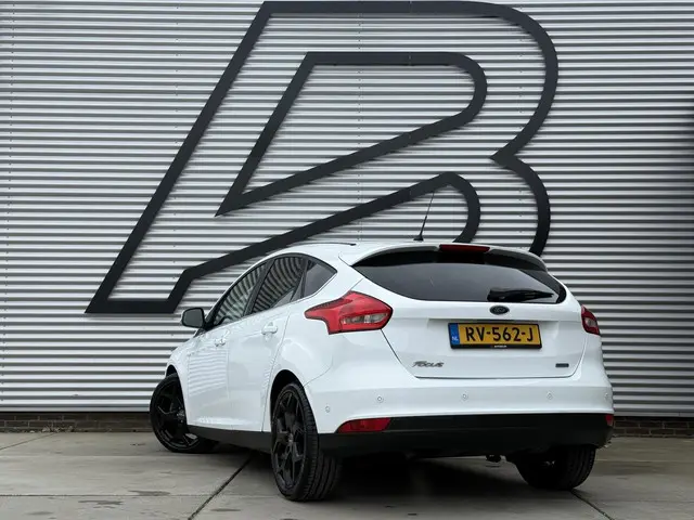 Ford Focus 1.0 Titanium Edition 2015 Benzine 6