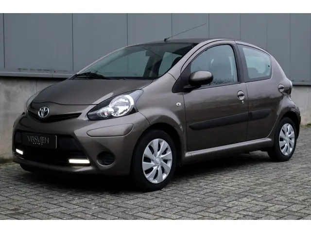 Toyota Aygo 1.0 VVT-i AUTOMAAT! 64.000km NAP! 2013 Benzine 9