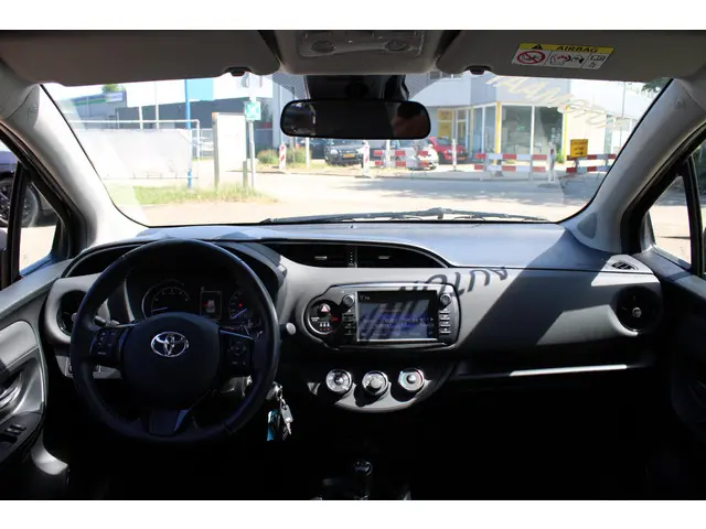 Toyota Yaris 1.5 VVT-i Aspiration 2018 Benzine 24