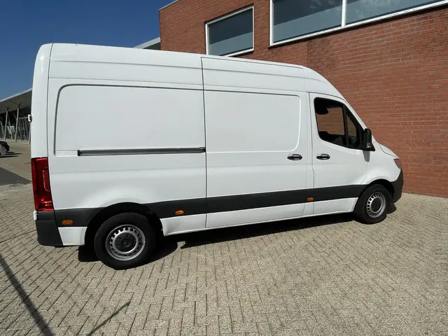 Mercedes-Benz Sprinter L2H2 2022 Diesel 5