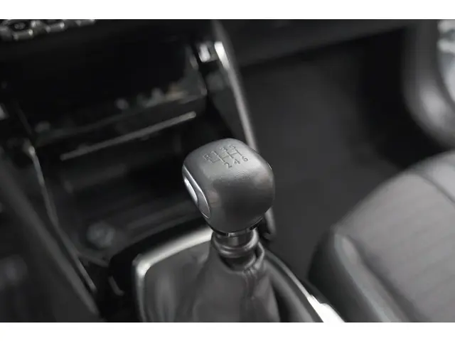 Peugeot 208 PureTech 100 Allure Pack 2023 Benzine 41