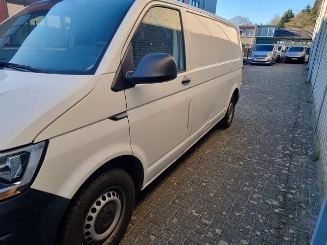Volkswagen Transporter 2.0 TDI L2H1 2018 Diesel 5