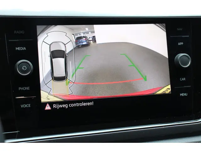 Volkswagen Taigo 1.5 TSI 150pk DSG Style 2022 Benzine 2