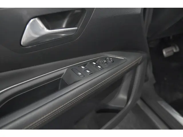 Peugeot 3008 1.6 PureTech 180 GT Line 2019 Benzine 31