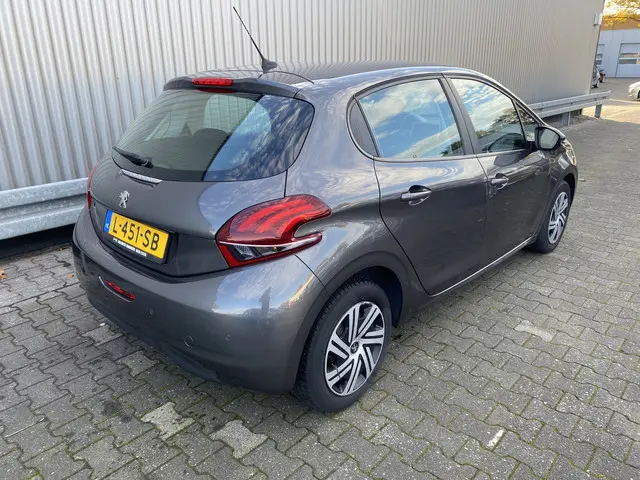 Peugeot 208 1.2 PureTech Blue Lease Active 2018 Benzine 2