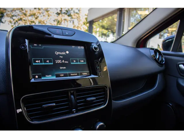 Renault Clio Estate TCe 90 Limited 2020 Benzine 17