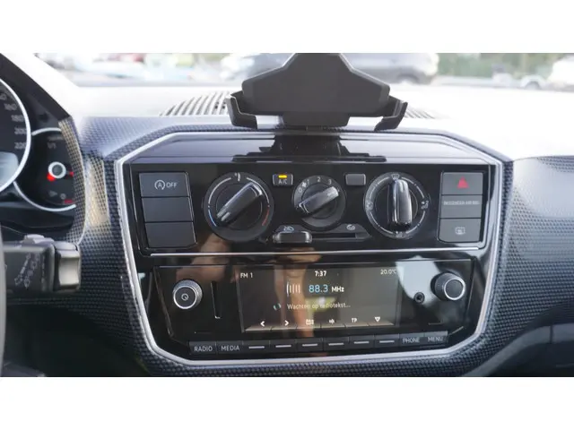 Volkswagen up! 1.0 BMT move up! 2019 Benzine 8