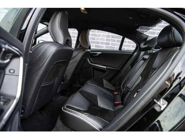 Volvo S60 1.5 T3 R-Design 2016 Benzine 8