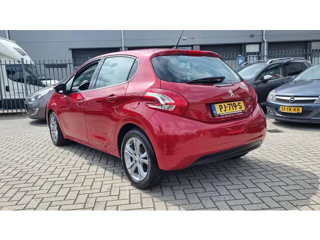 Peugeot 208 1.2 VTi Allure 2014 Benzine 7