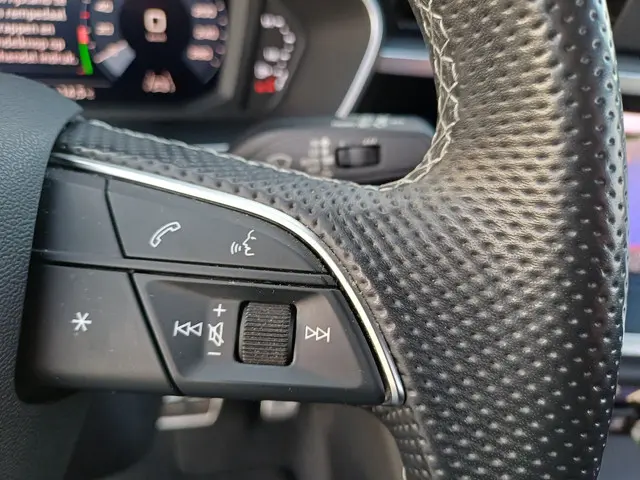 Audi Q3 35 TFSI S edition 2021 Hybride Benzine 47