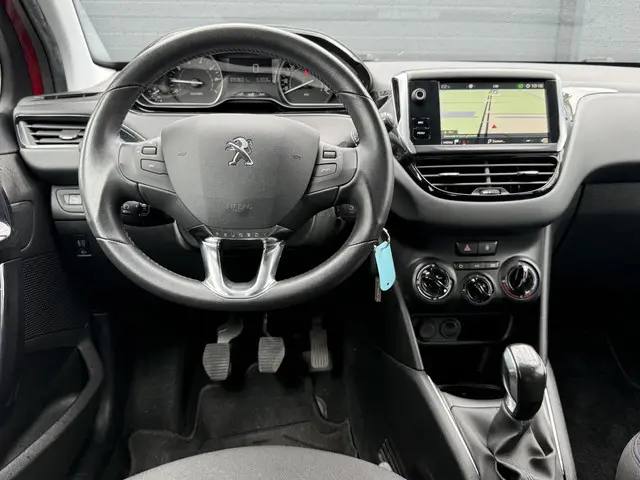 Peugeot 208 1.2 PureTech Signature 2019 Benzine 3