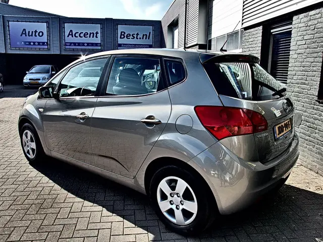 Kia Venga 1.4 CVVT X-pect 2013 Benzine 32