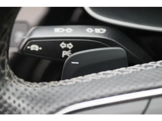 Audi Q3 45 TFSI e S edition 2021 Hybride Benzine 40