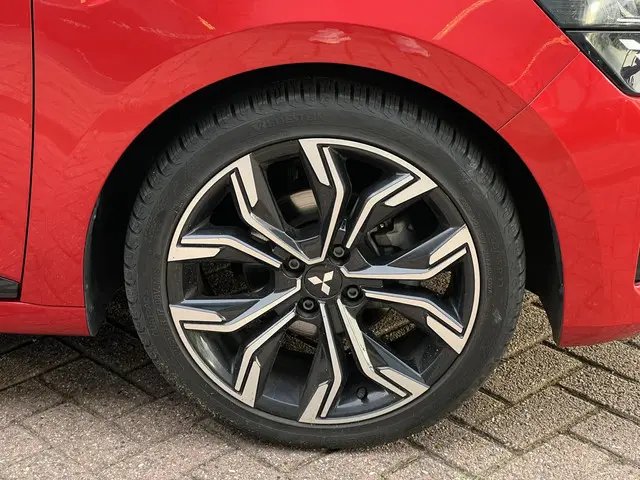 Mitsubishi Colt 1.0T MT First Edition 2024 Benzine 17