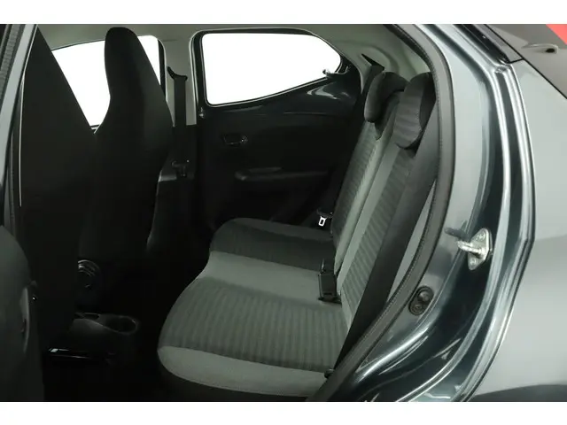 Toyota Aygo 1.0 VVT-i x-play 2019 Benzine 18