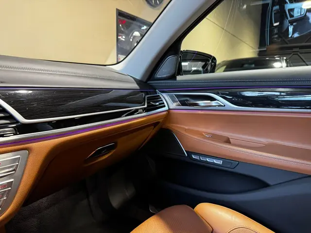 BMW 7 Serie 750i xDrive 2017 Benzine 12