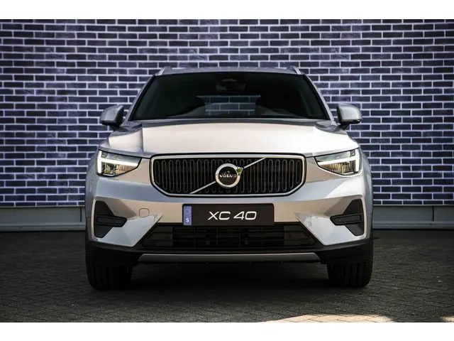 Volvo XC40 2.0 B3 Business Edition 2025 Benzine 9