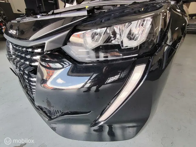 Peugeot 208 1.2 Automaat 130PK. Schade auto 2021 Benzine 21