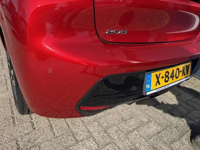 Peugeot 208 1.2 Turbo 100 PK Allure Pack 2023 Benzine 32