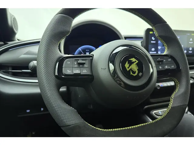 Fiat 600e Abarth Scorpionissima 54 kWh 2026 Elektrisch 28